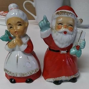 Mr. & Mrs Santa Claus salt & pepper shakers
